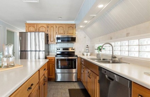 Beaubassin East House | East Coastal- Waterfront Cottage