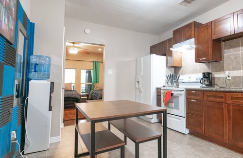 Greater East End House | East Downtown Compound. ✓SLEEPS 28✓