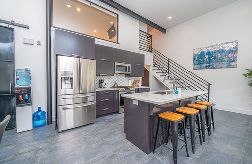 Greater East End House | East Downtown Modern Luxury Retreat