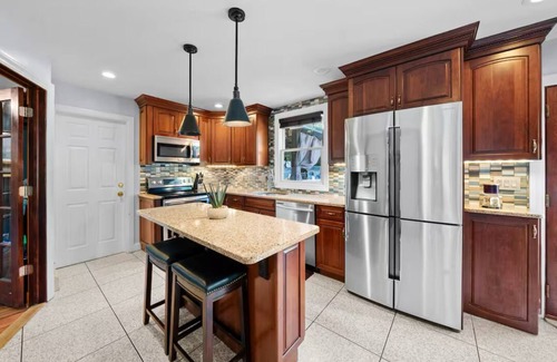 Manorville House | East End Escape secluded -close to NY city,nHamptons and Fire Island!