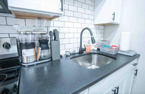 Franklin Park Apartment | East Market Retreat!