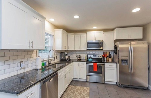 East Nashville House | East Nash Cottage only 3 Miles to Broadway!