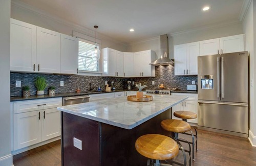 Shelby Hills House | East Nash | Hot tub | Sleeps 12 | 2Mi to Broadway