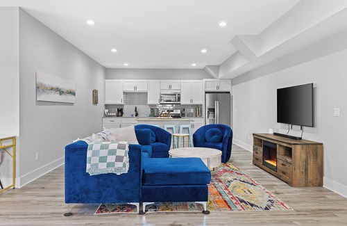 Shelby Hills Apartment | East Nashville Oasis - Private Mother-InLaw Suit - Sleep 8 - Pet Friendly!