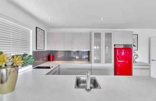 Bucklands Beach House | East Nest Home stay