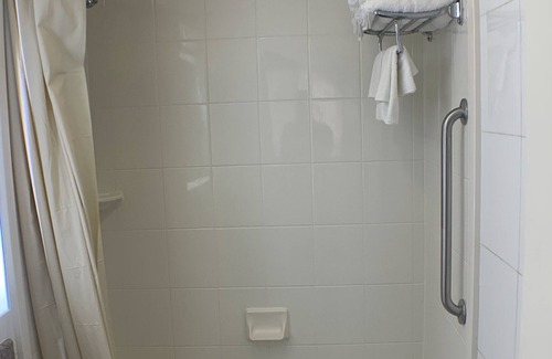 Cypress Hills Hotel | East New York Inn
