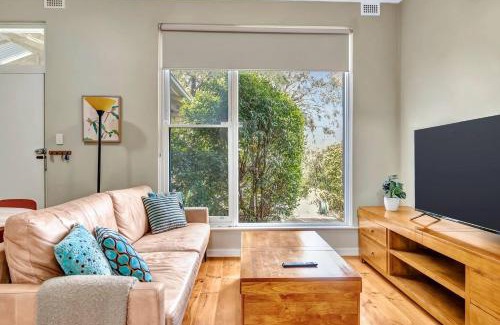 Toorak Gardens House | East Parklands Cottage - A Dreamy Garden Hideaway
