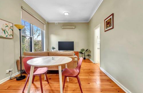Toorak Gardens House | East Parklands Cottage - A Dreamy Garden Hideaway