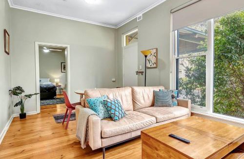 Toorak Gardens House | East Parklands Cottage - A Dreamy Garden Hideaway