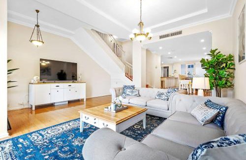 East Perth House | East Perth Luxury Waterfront Retreat
