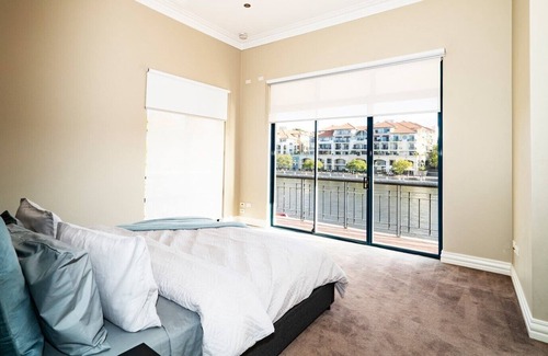 East Perth House | East Perth - River Front Indulgence