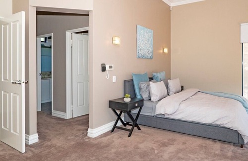 East Perth House | East Perth - River Front Indulgence