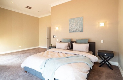 East Perth House | East Perth - River Front Indulgence