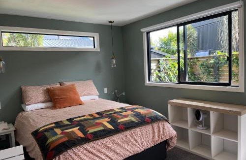 Kelvin Heights Apartment | East Rock