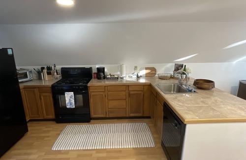 Skaneateles House | East Side 4 Bdrm on Skaneateles Lake, firepit, paddle boards, 5 miles to village