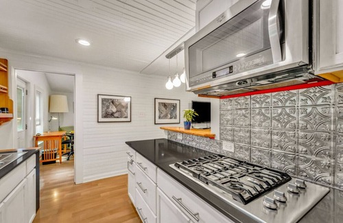 Chestnut House | East Side Blue Bonnet Cottage