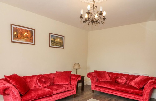Aysgarth Cottage | EAST STONELEA, pet friendly, with open fire in Leyburn