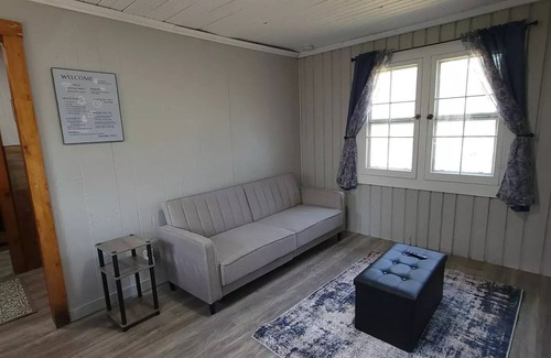 East Tawas Cabin | East Tawas 1 bedroom Sumac cabin