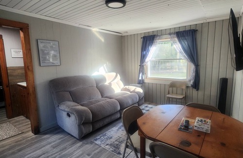 East Tawas Cabin | East Tawas 1 bedroom Sumac cabin