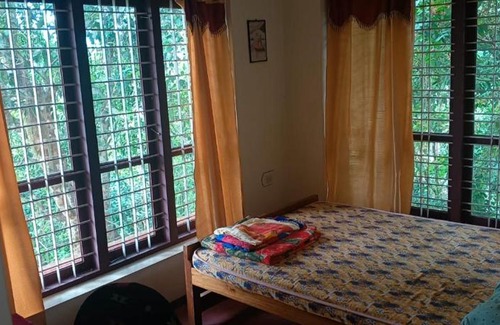 Pallivasal Apartment | East West Farm Homestay