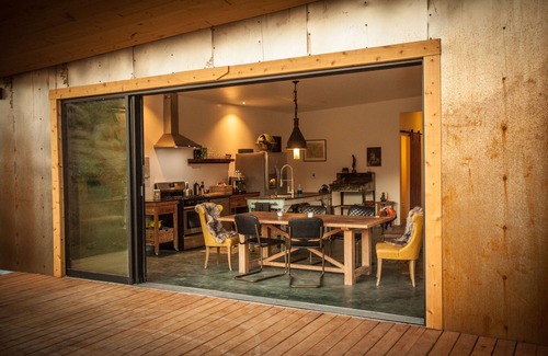 Lone Pine House | East Wind, unique house with majestic views