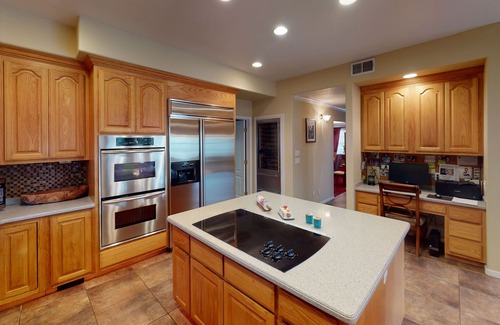 Tyrone House | East Wing - Exquisite Mountain Estate with Pool