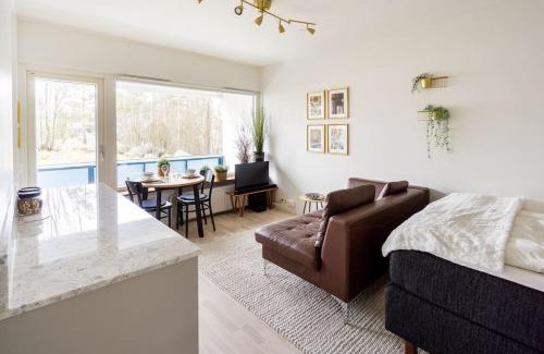 Itainen District Apartment | Eastend Pearl - Studio with great kitchen - subway and shops near