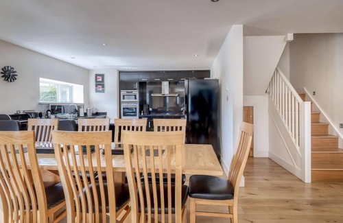 Kenmore Cottage | Easter Bruadair - sleeps 10 guests in 5 bedrooms