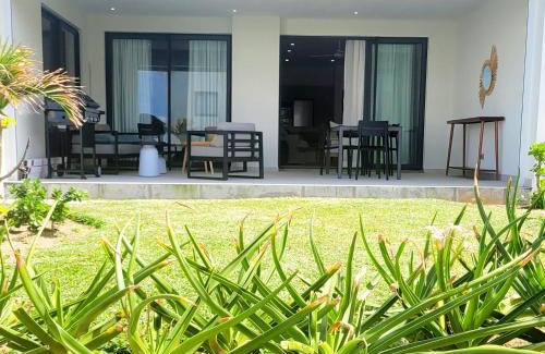 Poste Lafayette Apartment | Eastern Blue - Sea View Luxury Apartment