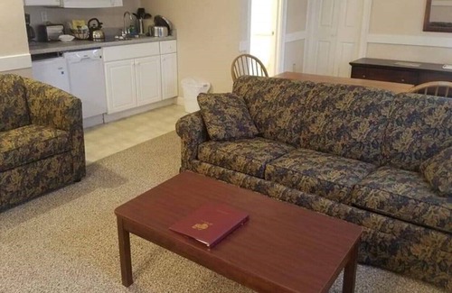 North Conway Resort | Eastern Slope Inn Resort Timeshare Rental July 9th to 16th only. Price reduced!