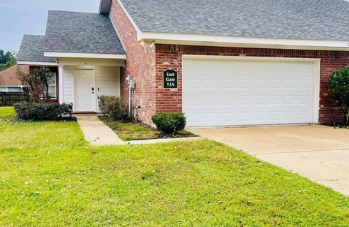 Hammond Apartment | Eastgate 13A Cozy family retreat close to downtown Hammond