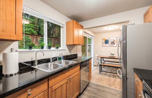 Somerset House | Eastgate Rambler: Cozy 3BR Eastgate Home | Pet | Close to Transit BY Betterstay