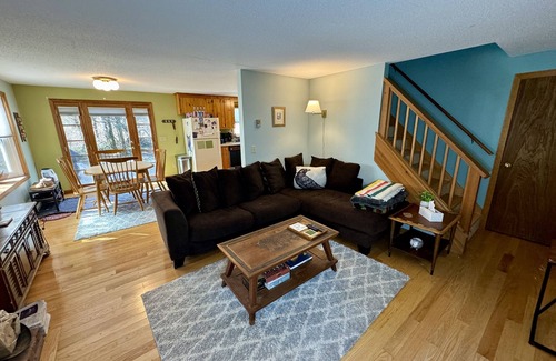 North Eastham House | Eastham Classic Cape Cod style residence, beds made, pets by interview!