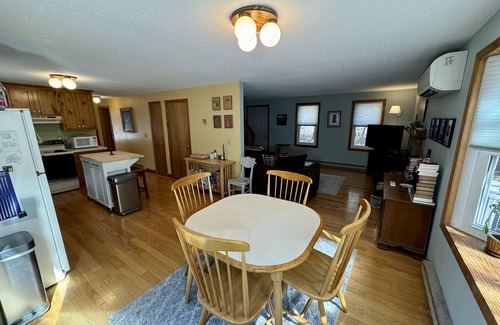 North Eastham House | Eastham Classic Cape Cod style residence, beds made, pets by interview!
