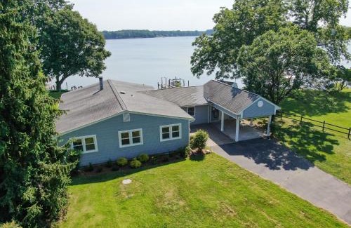 Mount Holly House | Easthaven Game Themed Waterfront Fun