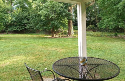 Eastlake House | Eastlake Home with Patio Less Than 1 Mi to Lake Erie!