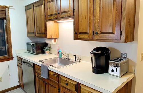 Grantham House | Eastman Lakeside Condo. Fabulous location! Use of 4 kayaks. Short walk to beach.