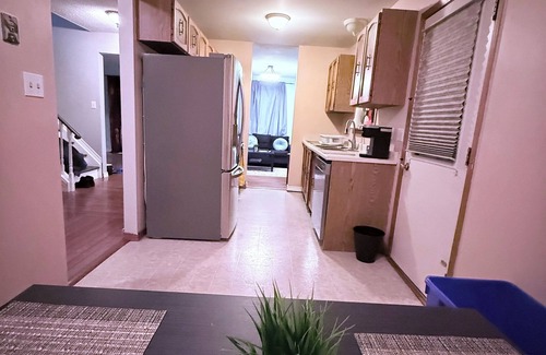 Belleville House | Eastside 3BR Gem Steps to Casino & IHop +100 Shops