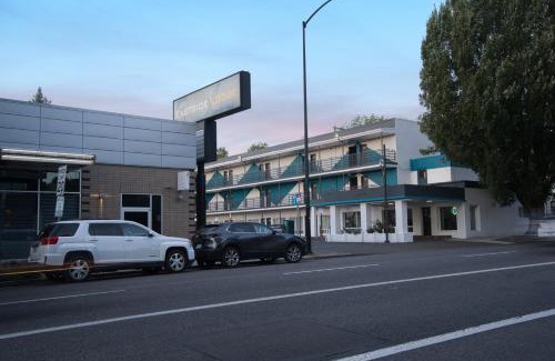 Kerns Hotel | Eastside Lodge