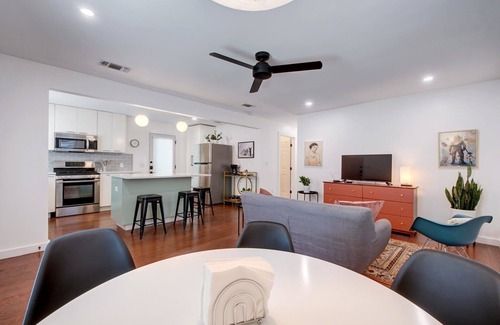 East MLK House | Eastside Remodeled Monthly Rental, 10 Mins to Downtown, Pet Friendly, Fast WiFi