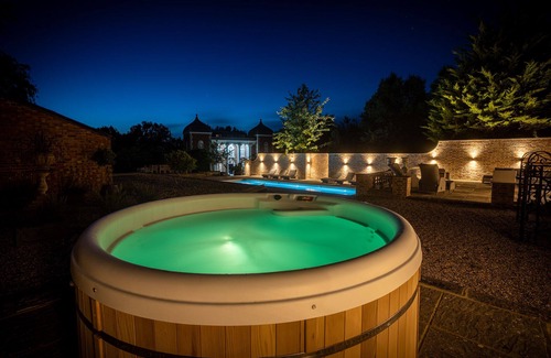 Cowbeech House | Eastwood Observatory: 12 beds, pool + tennis court