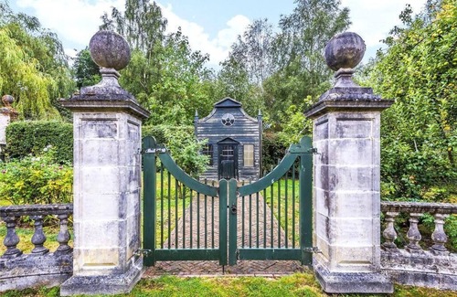Cowbeech House | Eastwood Observatory: 12 beds, pool + tennis court