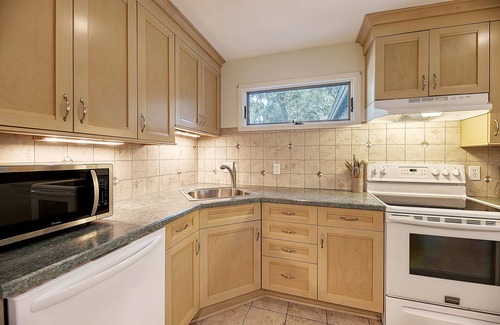 West Beach Village Villa | Easy beach access, dog friendly!