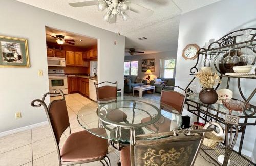 Park Lake Estates House | Easy BNB Close to Beaches, Billiard,Ping-Pong Table, Lanai, Fire Pit, BBQ, Patio, Back Yard