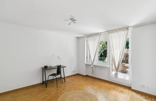 District 8 Apartment | Easy-going central Apartment in Zurich