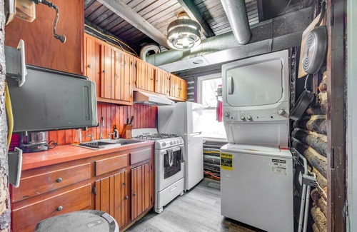 Blakeslee House | Easy Interstate Access: Original Poconos Log Cabin