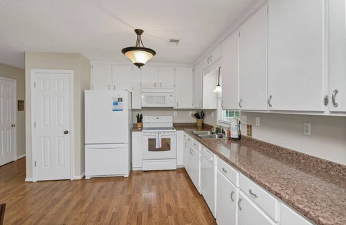 Prosperity House | Easy Lake Living - Sleeps 8