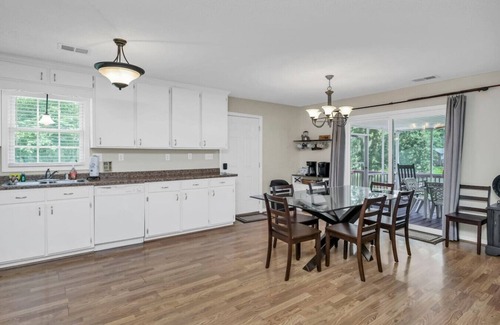 Prosperity House | Easy Lake Living - Sleeps 8