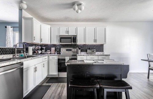 Noblesville House | Easy Living @ Noblesville Near Ruoff Center & Grand Park