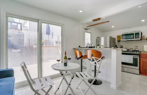 Hillside Apartment | Easy NYC Access: Sleek Hillside Guest House